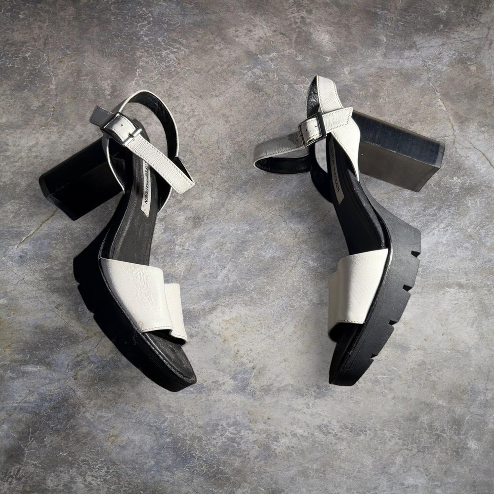Steve Madden White &ā Black Platform Block Heel Sandals Women's 9M
